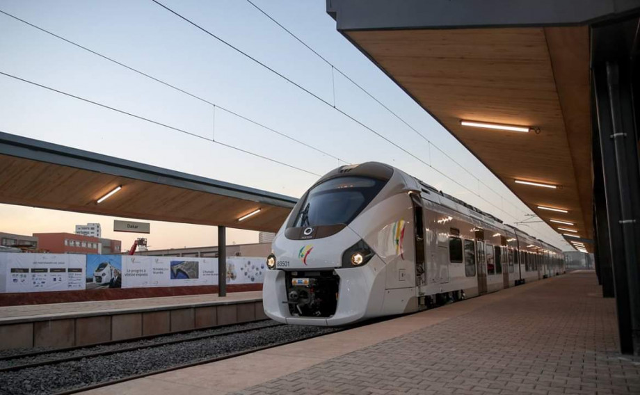 Le_TER_à_la_gare_de_Dakar,_le_15_janvier_2019.jpg